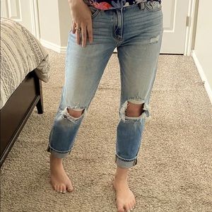 Womens Kancan light wash distressed jeans/cropped